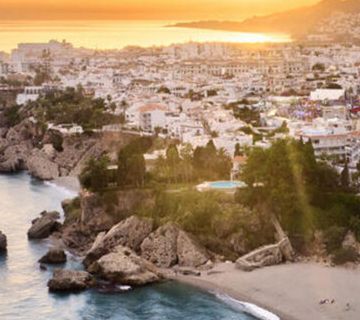 Nerja, el segundo pueblo más feliz de España