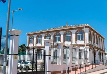 El Ayuntamiento felicita a agentes de la Policía Local y Guardia Civil
