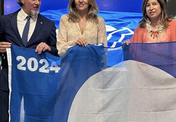 Nerja recibe sus cuatro banderas azules