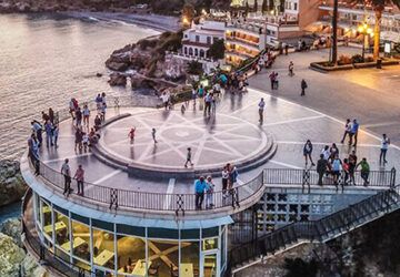 Nerja, líder en descenso del desempleo en el mes de junio