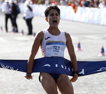 María Pérez, Turista de Honor de Nerja, gana un oro en París