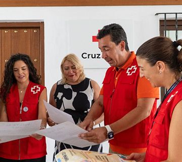 Campaña de entrega de material escolar de Cruz Roja