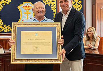 Miguel Benítez recibe reconocimiento por su trayectoria social ejemplar