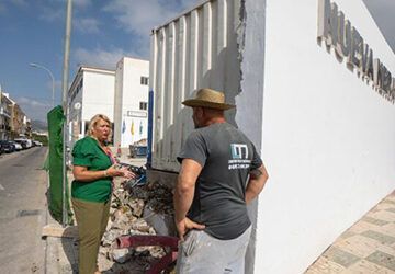 El Ayuntamiento arregla el muro del colegio Nueva Nerja