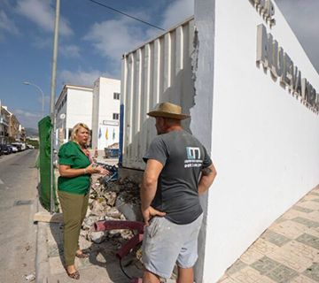 El Ayuntamiento arregla el muro del colegio Nueva Nerja