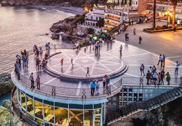 El paro se reduce en Nerja