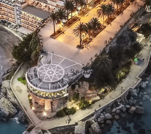 Las obras de rehabilitación del Balcón de Europa reciben dos ofertas.