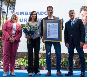 Miguel de Miguel recibe el título de Embajador Turístico