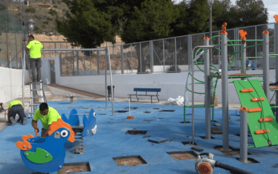 El parque infantil de Maro se renueva por completo