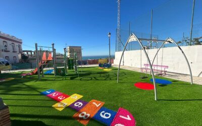 El renovado parque infantil de Maro abre sus puertas