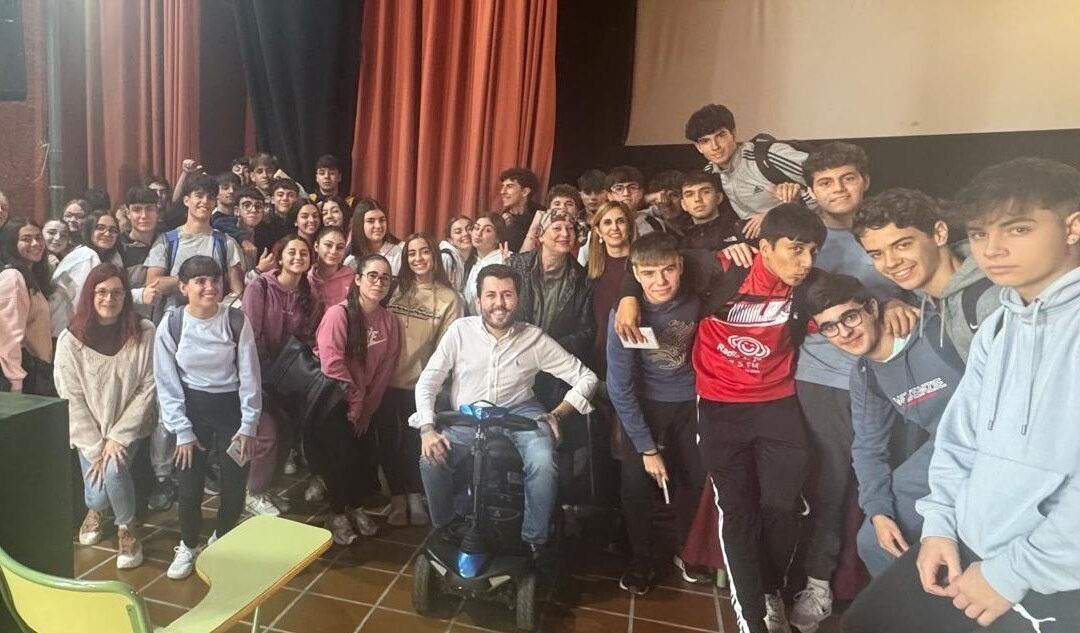 Jóvenes de Nerja descubren el valor de la Constitución Española