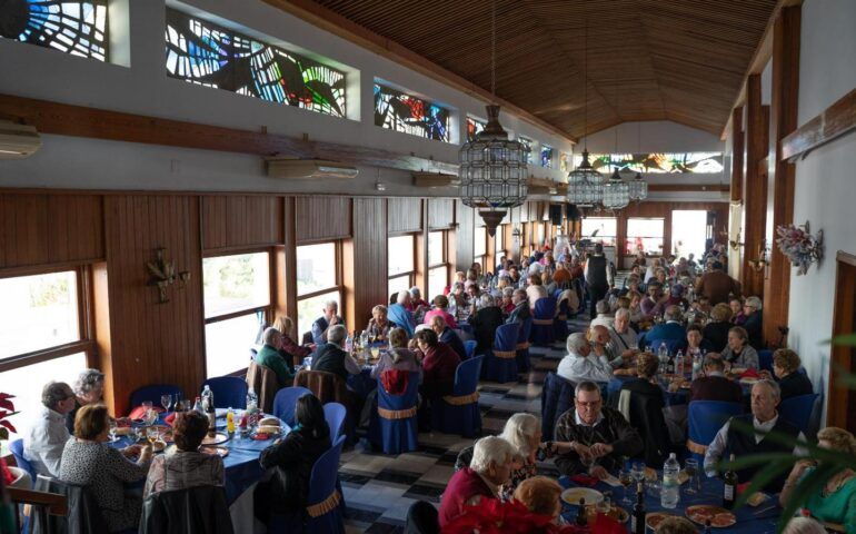 Nerja celebra las meriendas navideñas en homenaje a sus mayores