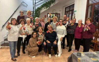 Creatividad y espíritu navideño: éxito en el taller de decoraciones