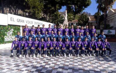 El Málaga CF inmortaliza su temporada en la majestuosa Cueva de Nerja