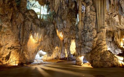 Nerja homenajea a su Cueva con el nombre de una calle
