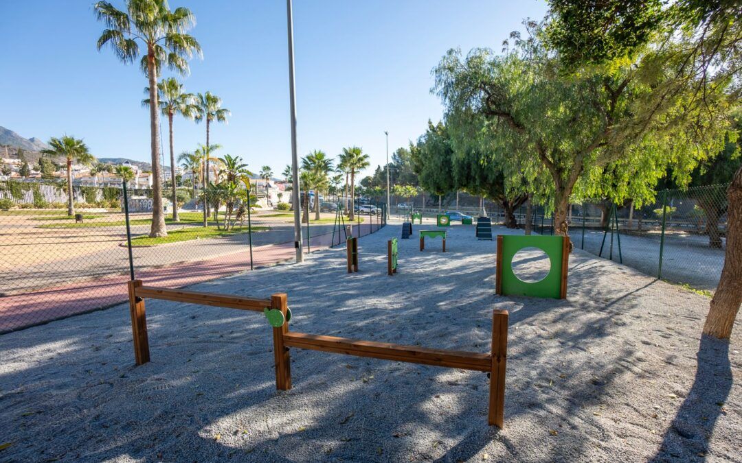 El Ayuntamiento inaugura dos nuevos parques caninos en Nerja