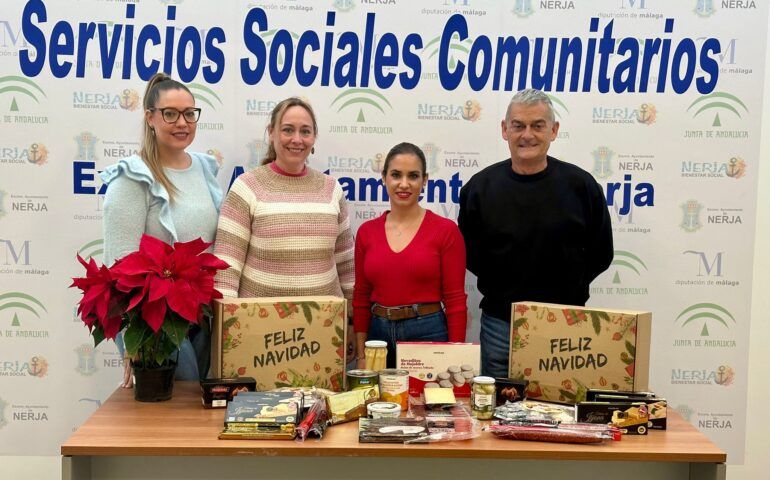 El Ayuntamiento de Nerja reparte 75 cestas de Navidad a familias necesitadas