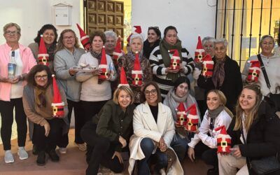 Éxito del taller de manualidades “Botes de Navidad” en la barriada de los Poetas