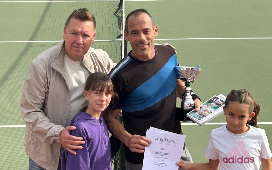 El Club de Tenis Nerja celebra sus primeras victorias y refuerza el deporte local