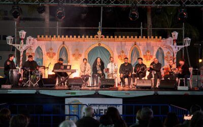 La zambomba flamenca de Cynthia Martín llena de emoción la Navidad en Nerja