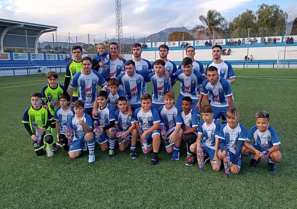 El CD Nerja empata y homenajea a Ana en el Pepe Luis Bobadilla