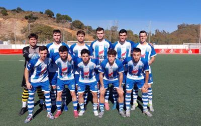 El CD Nerja sigue luchando con garra en una temporada desafiante