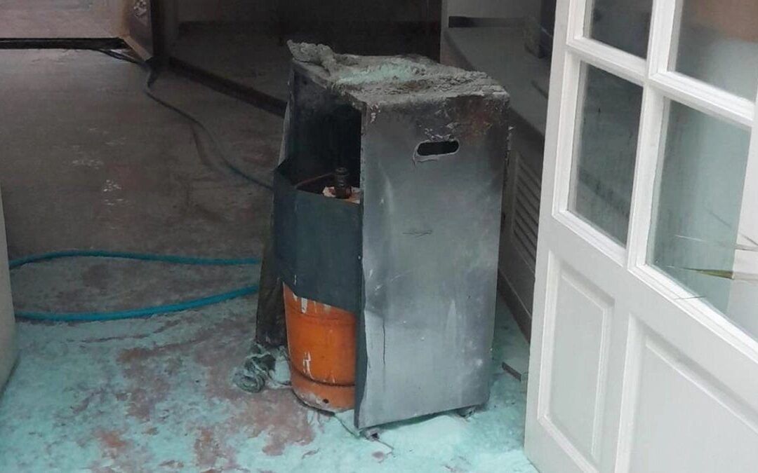 Una explosión de butano provoca un incendio en Nerja