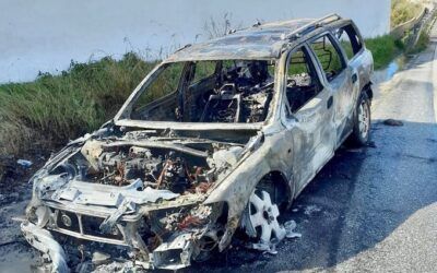 Un incendio en un vehículo colapsa el principal acceso a Nerja