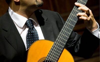 Ciro Carbone lleva la guitarra y la música napolitana a Nerja