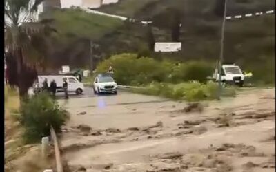 Cortada la antigua N-340 entre Torrox y Nerja por las lluvias a la altura del Peñoncillo
