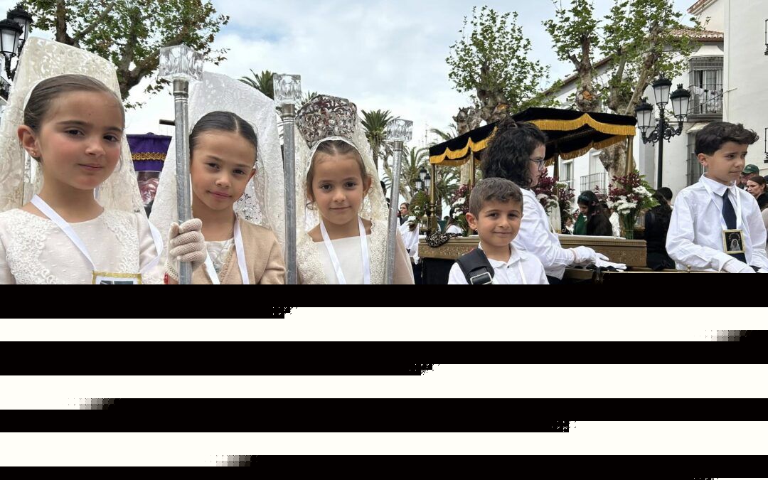 Los tronillos llenan de tradición y emoción la Semana Santa de Nerja