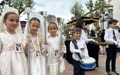 Los tronillos llenan de tradición y emoción la Semana Santa de Nerja