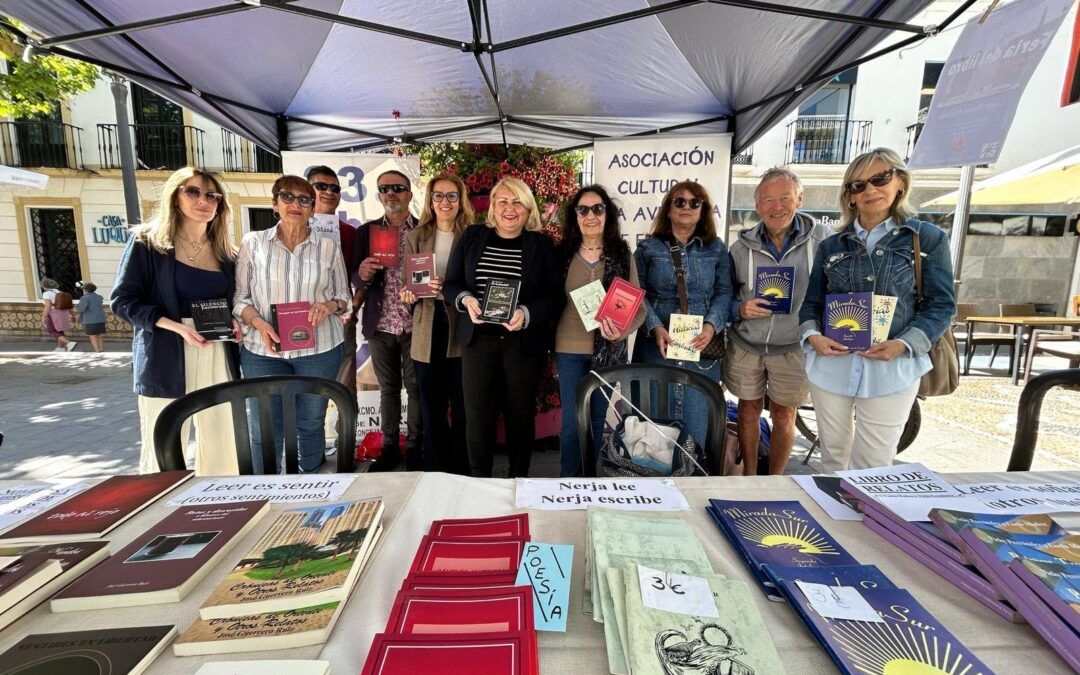 Nerja celebró el Día del Libro con una feria de autores locales en Plaza Cavana