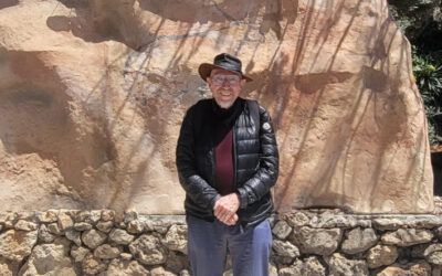 El Nobel Kip Thorne deslumbra con su visita a la Cueva de Nerja