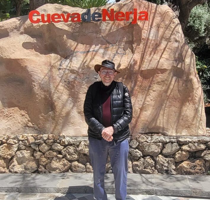 El Nobel Kip Thorne deslumbra con su visita a la Cueva de Nerja