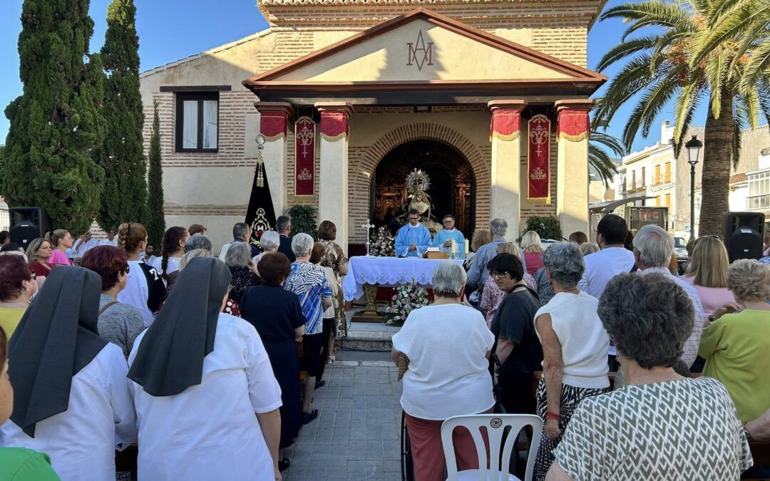 Nerja honra a la Virgen de las Angustias con su tradicional misa de mayo