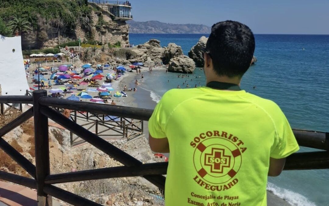 Nerja activa el servicio completo de socorrismo en sus playas desde el 1 de junio