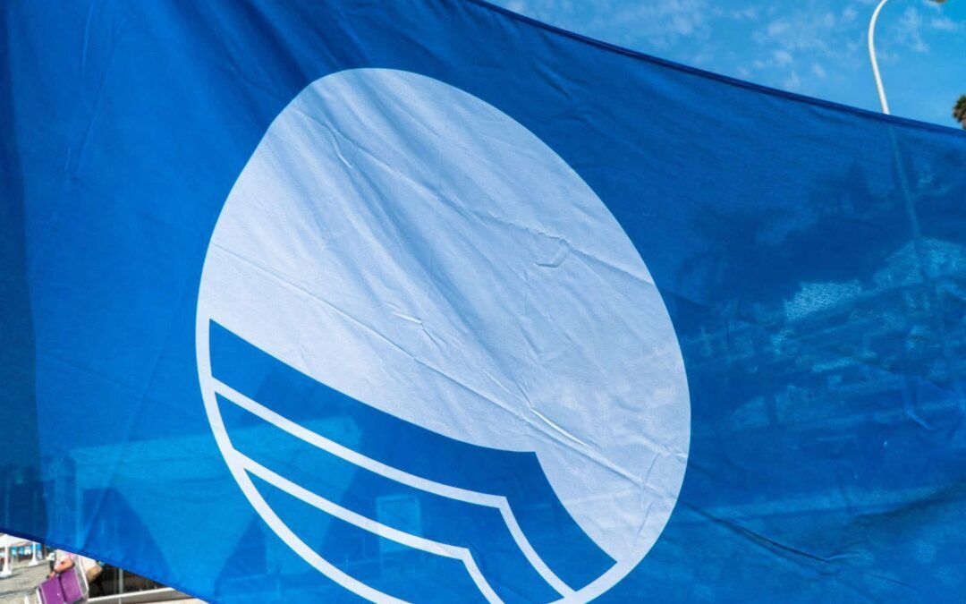 Nerja iza hoy sus cuatro Banderas Azules 2025 en Burriana