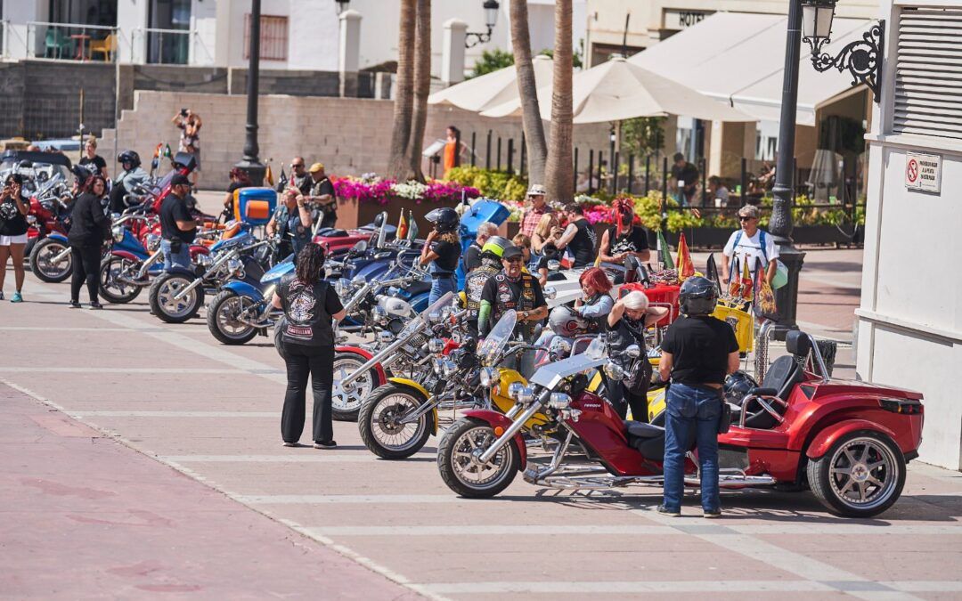 Nerja recibe con entusiasmo a los participantes de Trikeros de España
