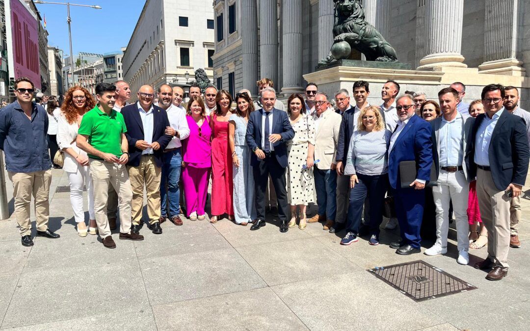 El alcalde de Nerja se suma a la concentración en defensa del municipalismo