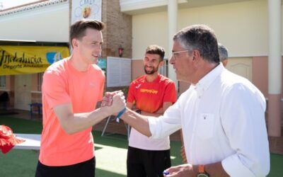 Warholm bate récord mundial tras entrenar en Nerja