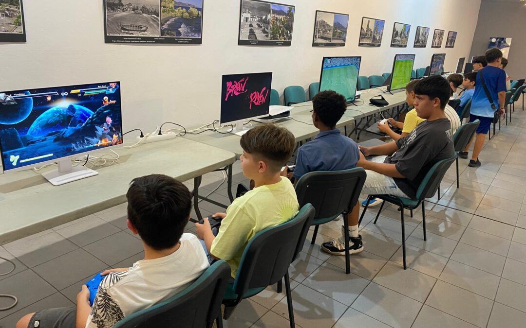 La VI Feria de Videojuegos llena de emoción la Sala Mercado
