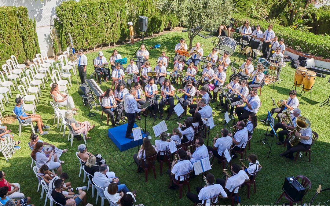 La Banda de Música de Nerja celebra su concierto de verano en el Parador
