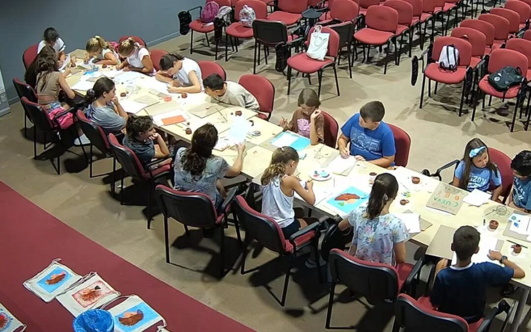 El Museo de Nerja dio la bienvenida y continúa con su campamento de verano para niños