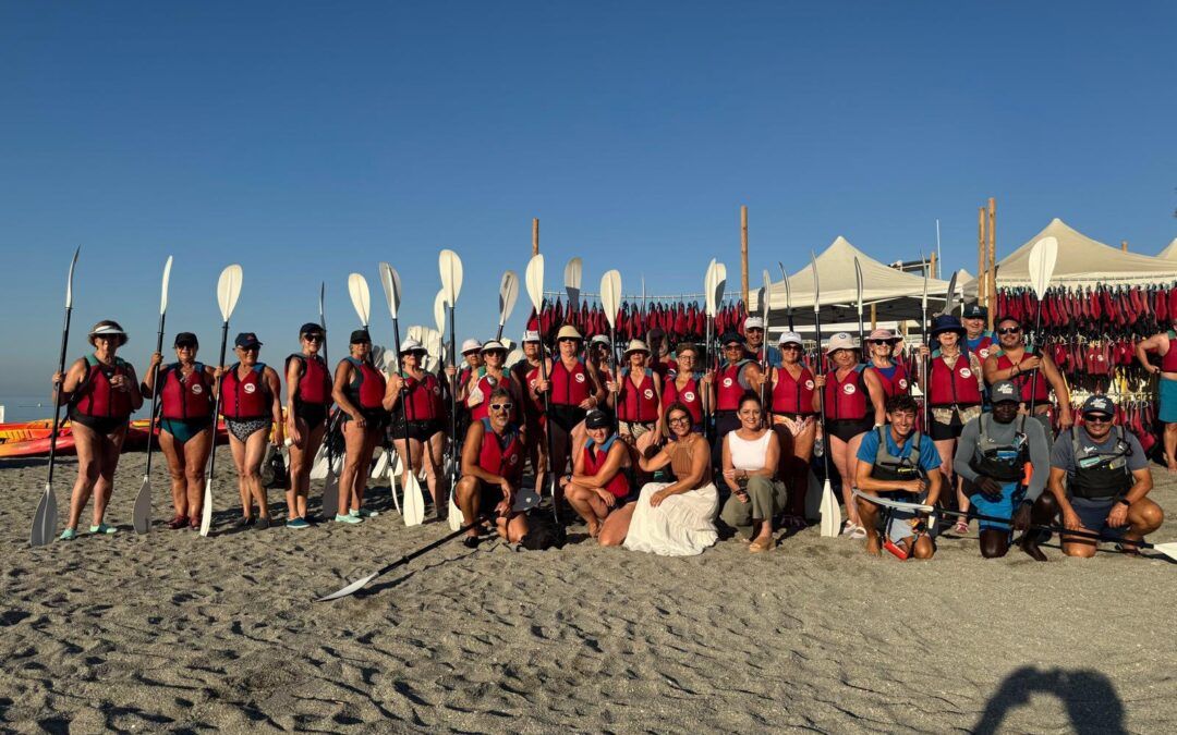 Comienzan las actividades de piragüismo para mayores en Nerja este verano