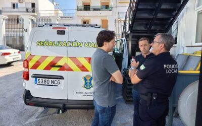 Nerja refuerza la señalización vial con una nueva furgoneta para la Policía Local