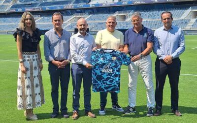 La Cueva de Nerja, de nuevo en las camisetas prematch del Málaga CF