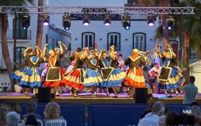 La Plaza de España se llena de música y raíces en la I Muestra de Folclore