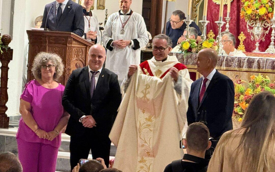Nerja acompaña al párroco Antonio Jesús Carrasco en sus 25 años de sacerdocio