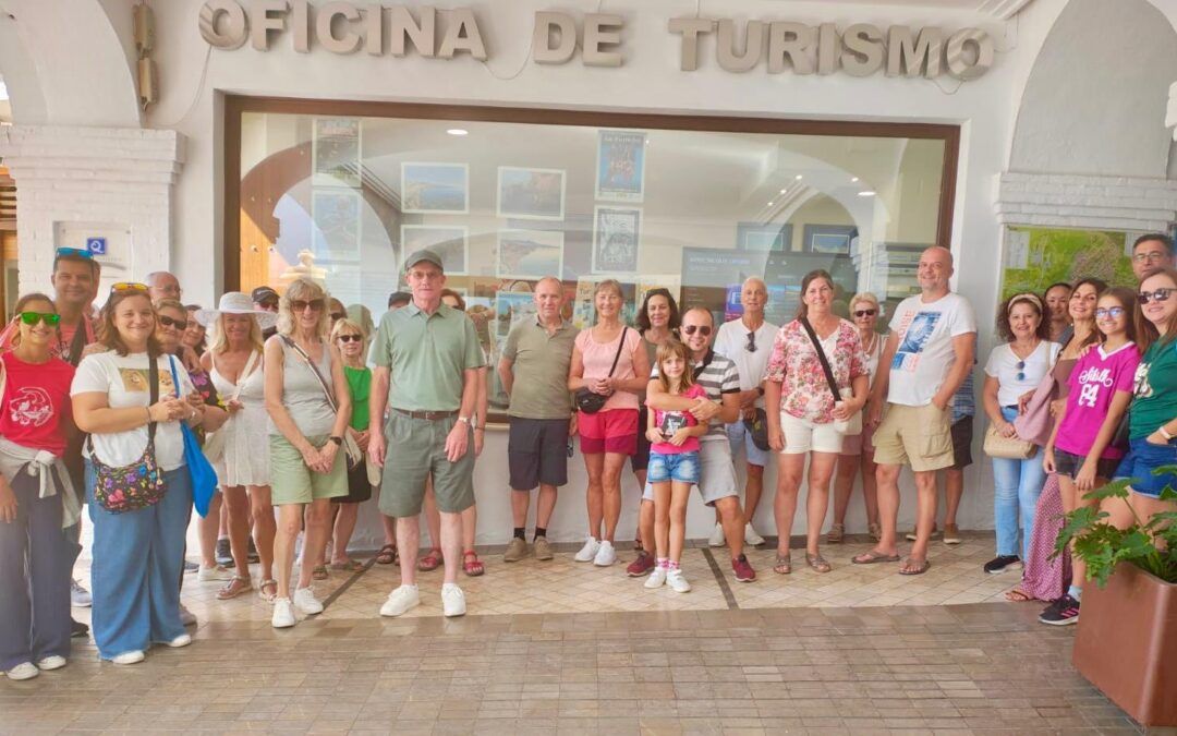 Éxito de participación en las visitas guiadas gratuitas por Nerja con motivo del Día del Turista